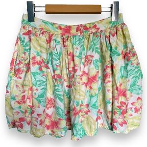 American Eagle Womens‎ Mini Skirt
Size Small Floral Tropical Pockets
Summer